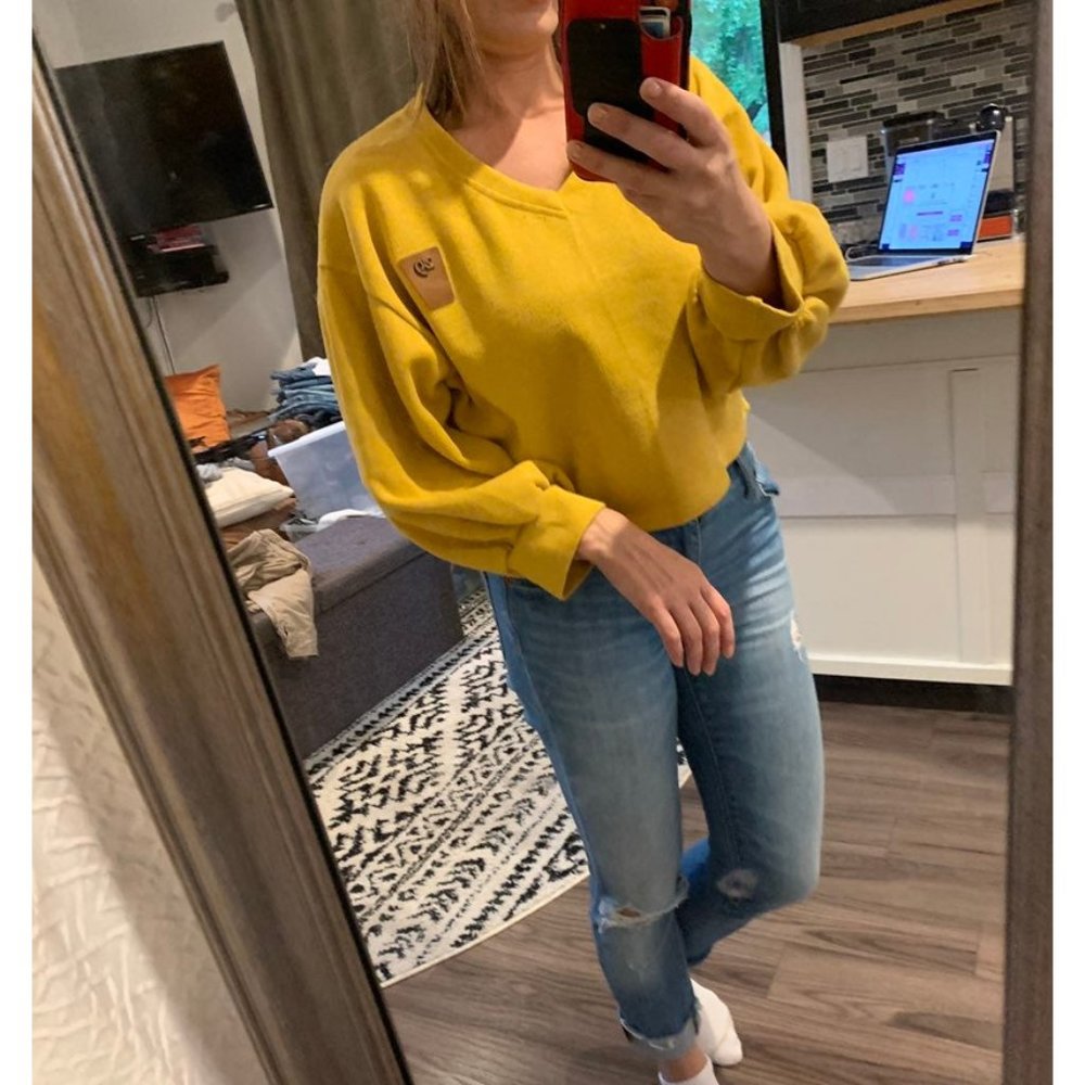 Cropped 219 golden mustard puff sleeve sweatshirt small